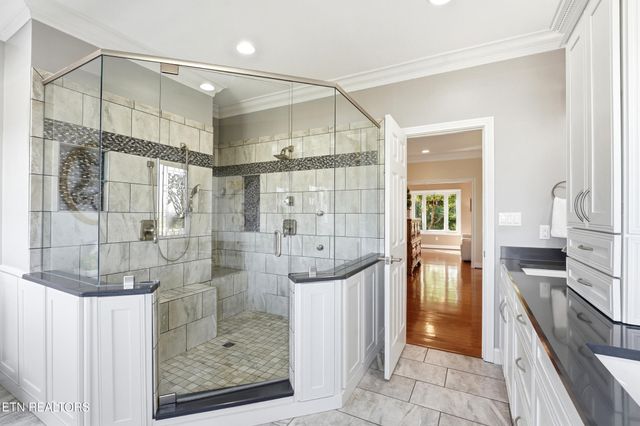 4246 Gravelly Hills Rd, Louisville, TN 37777