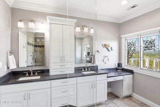 4246 Gravelly Hills Rd, Louisville, TN 37777