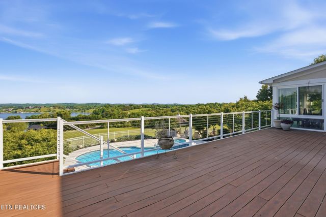4246 Gravelly Hills Rd, Louisville, TN 37777