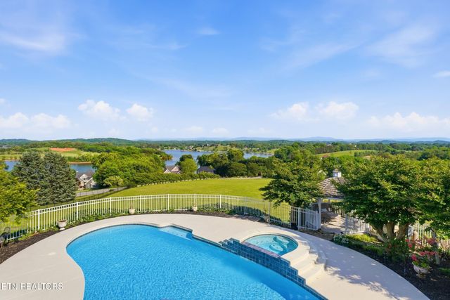 4246 Gravelly Hills Rd, Louisville, TN 37777