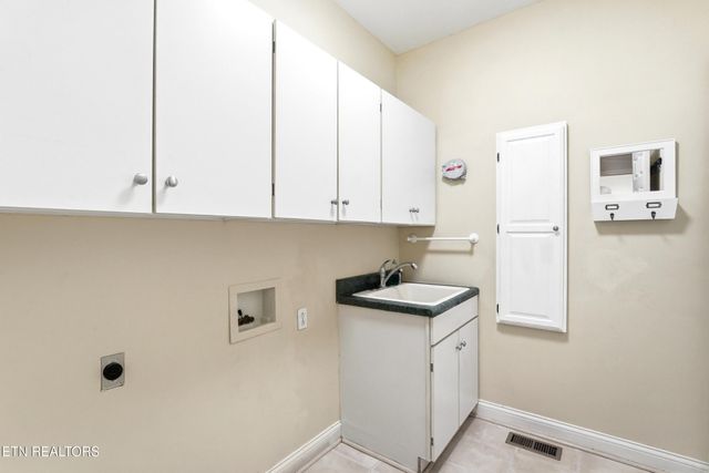 4246 Gravelly Hills Rd, Louisville, TN 37777