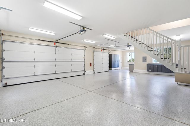 4246 Gravelly Hills Rd, Louisville, TN 37777