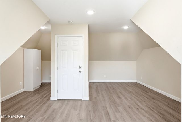 4246 Gravelly Hills Rd, Louisville, TN 37777