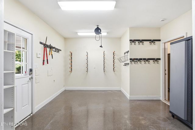 4246 Gravelly Hills Rd, Louisville, TN 37777