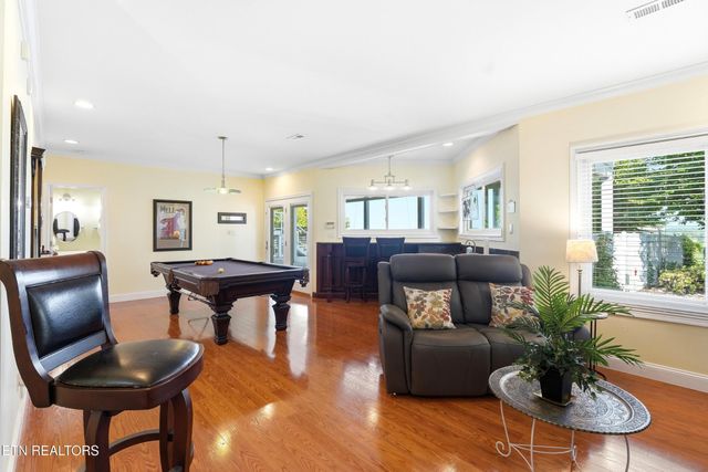 4246 Gravelly Hills Rd, Louisville, TN 37777