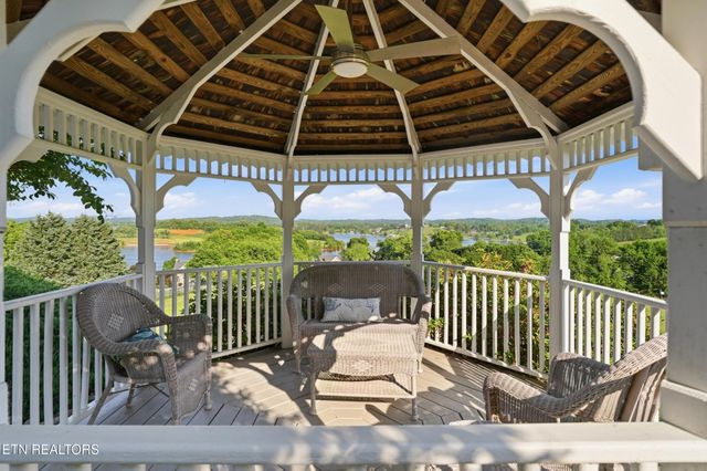 4246 Gravelly Hills Rd, Louisville, TN 37777