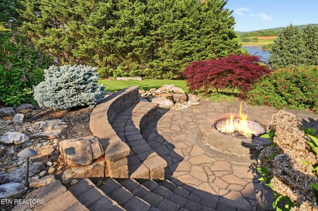 4246 Gravelly Hills Rd, Louisville, TN 37777