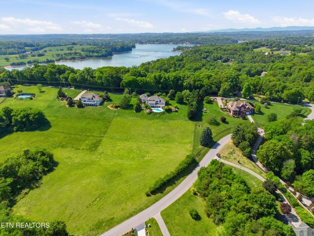 4246 Gravelly Hills Rd, Louisville, TN 37777