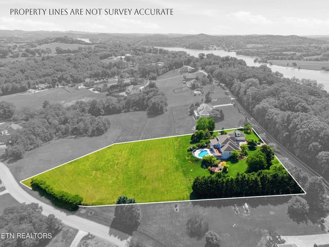 4246 Gravelly Hills Rd, Louisville, TN 37777