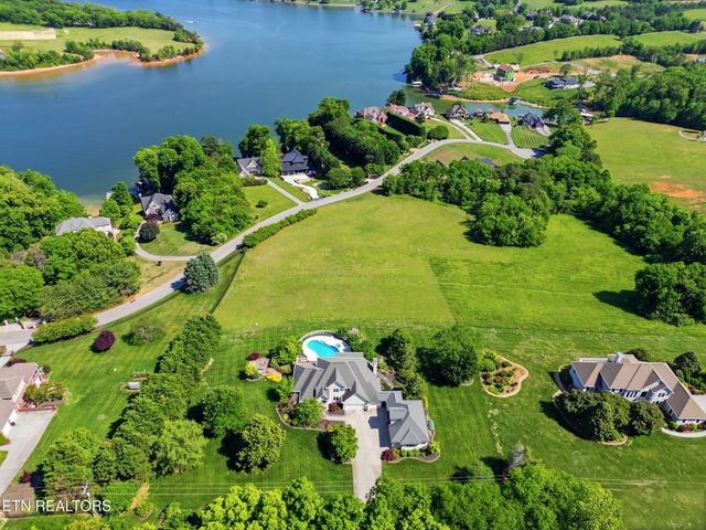 4246 Gravelly Hills Rd, Louisville, TN 37777