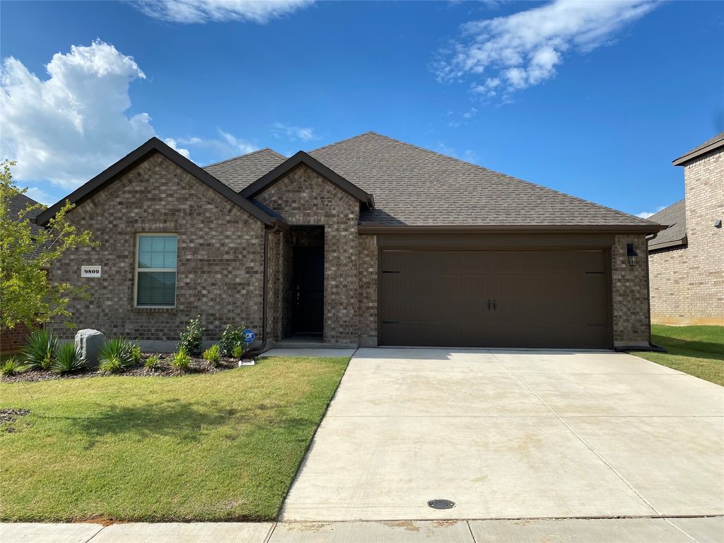 9809 Autumn Leaves Lane, Aubrey, TX 76227
