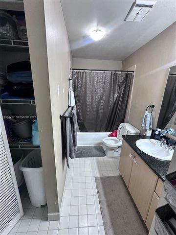 7220 NW 179th St 206, Hialeah, FL 33015