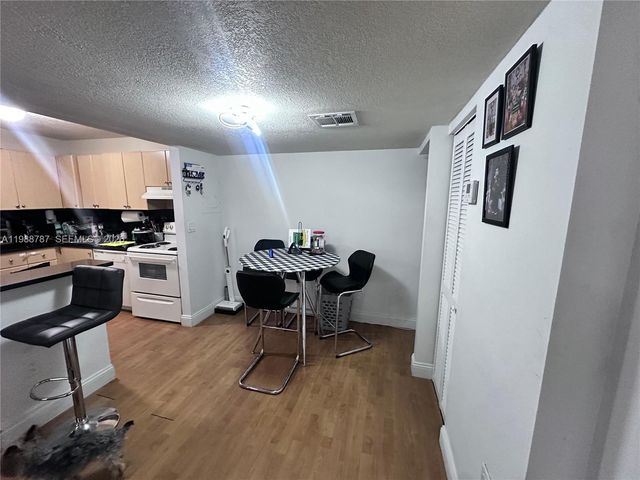 7220 NW 179th St 206, Hialeah, FL 33015