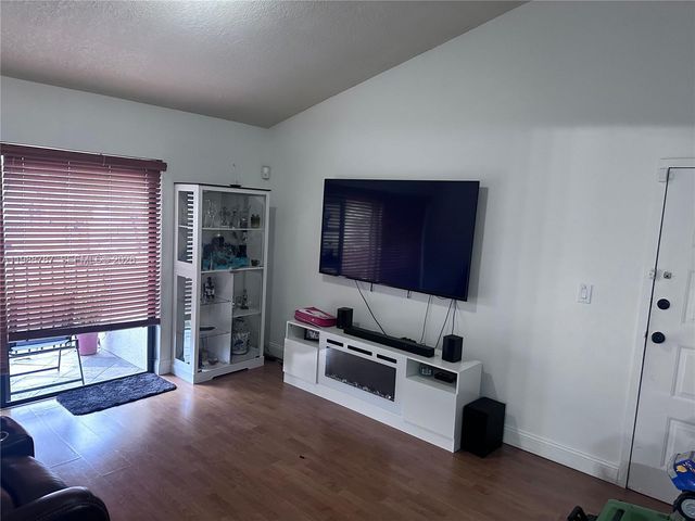 7220 NW 179th St 206, Hialeah, FL 33015