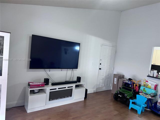 7220 NW 179th St 206, Hialeah, FL 33015