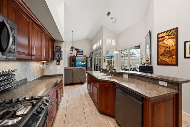 913 WESTWINDS BOULEVARD, Tarpon Springs, FL 34689
