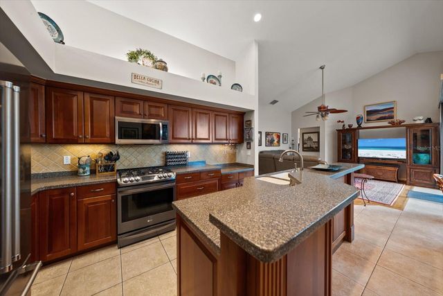 913 WESTWINDS BOULEVARD, Tarpon Springs, FL 34689