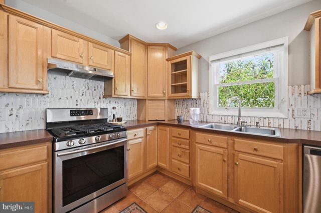 6426 CARRIAGE DR, Alexandria, VA 22310