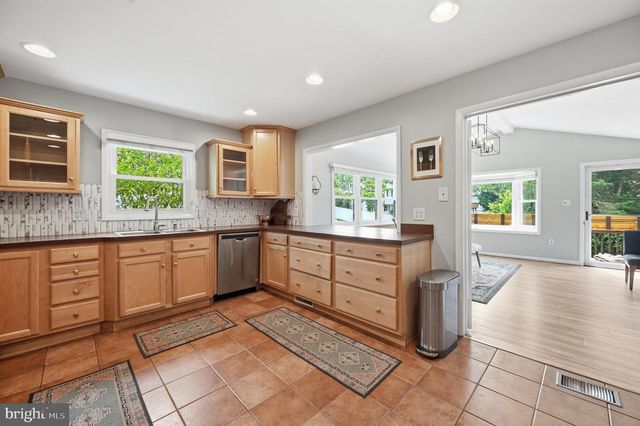 6426 CARRIAGE DR, Alexandria, VA 22310