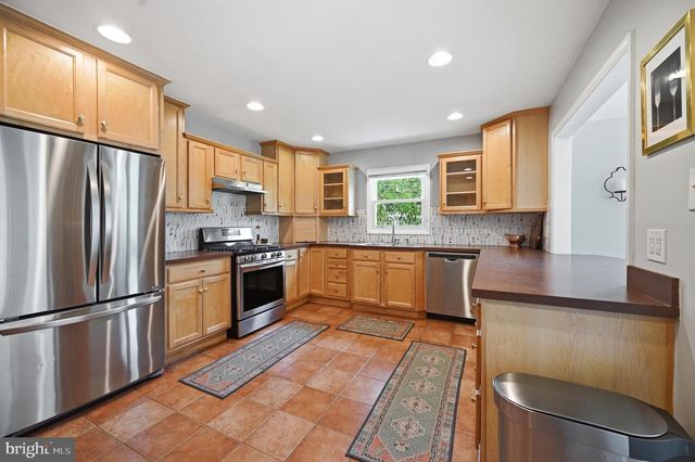 6426 CARRIAGE DR, Alexandria, VA 22310