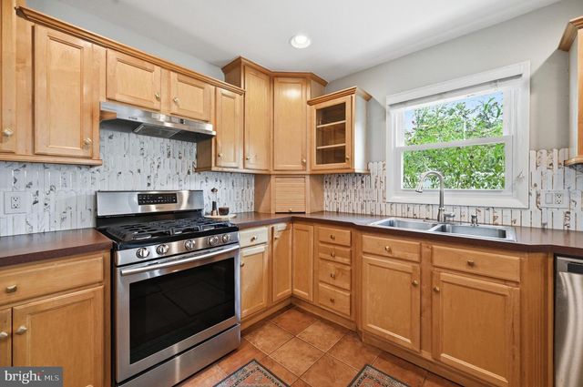 6426 CARRIAGE DR, Alexandria, VA 22310