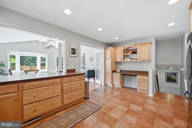 6426 CARRIAGE DR, Alexandria, VA 22310