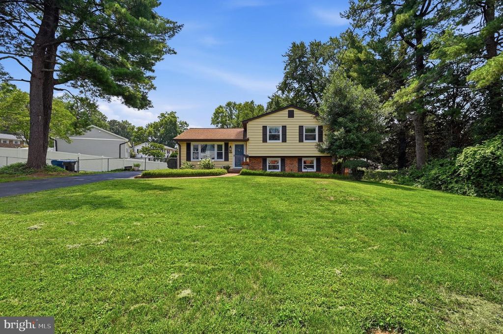 6426 CARRIAGE DR, Alexandria, VA 22310