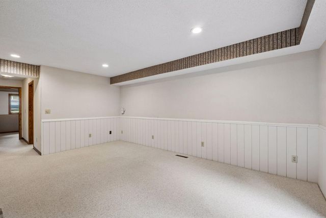 1326 Griffin Avenue, Mahtomedi, MN 55115