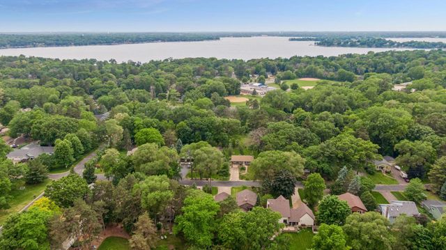 1326 Griffin Avenue, Mahtomedi, MN 55115