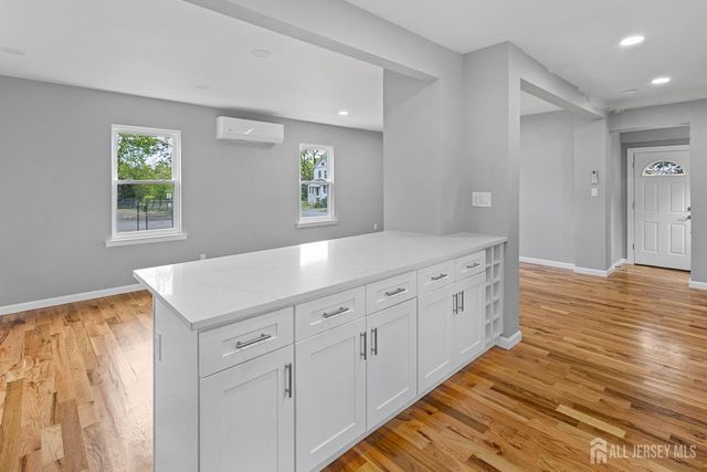 8 Germantown Avenue, Middlesex, NJ 08817