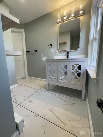 8 Germantown Avenue, Middlesex, NJ 08817