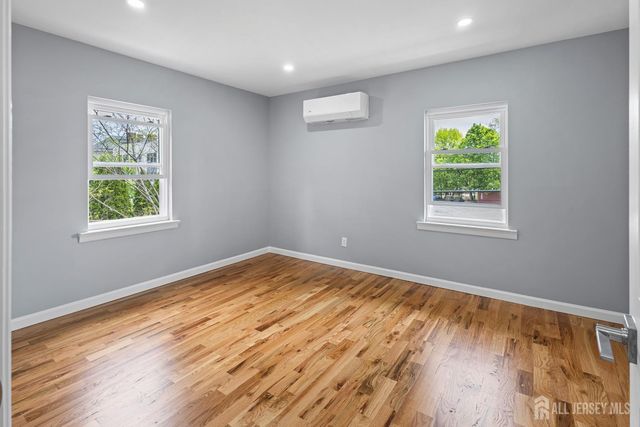 8 Germantown Avenue, Middlesex, NJ 08817