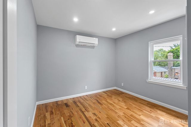 8 Germantown Avenue, Middlesex, NJ 08817