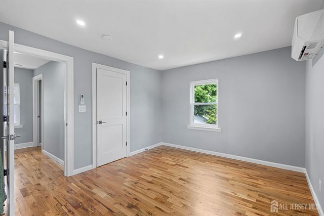 8 Germantown Avenue, Middlesex, NJ 08817