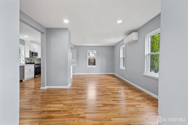 8 Germantown Avenue, Middlesex, NJ 08817