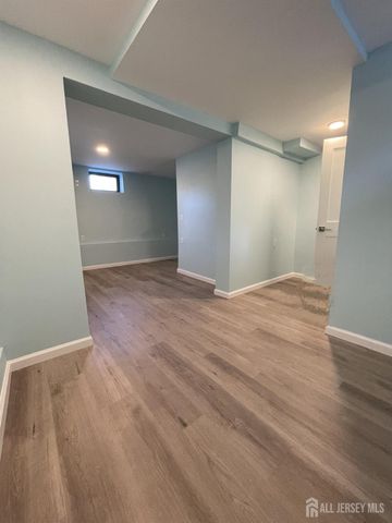 8 Germantown Avenue, Middlesex, NJ 08817