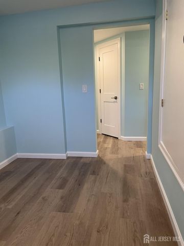 8 Germantown Avenue, Middlesex, NJ 08817