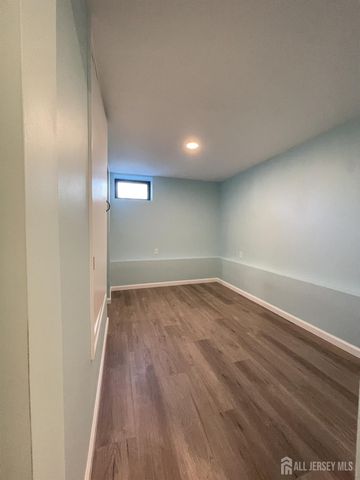 8 Germantown Avenue, Middlesex, NJ 08817