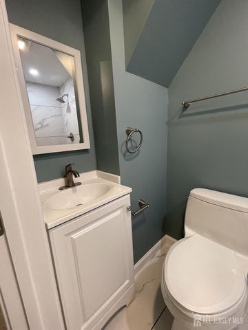 8 Germantown Avenue, Middlesex, NJ 08817
