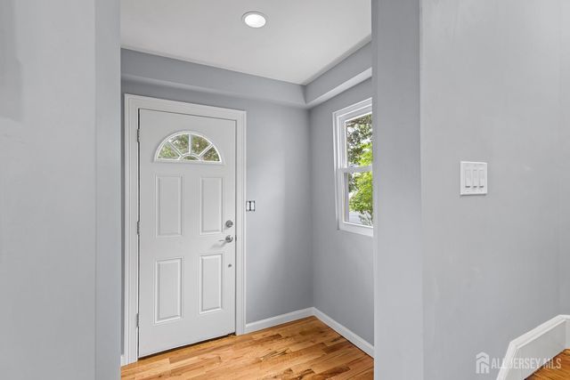 8 Germantown Avenue, Middlesex, NJ 08817