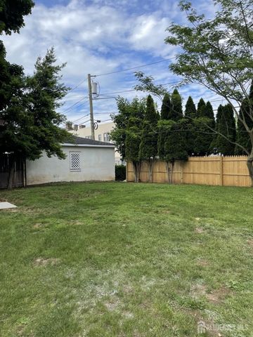 8 Germantown Avenue, Middlesex, NJ 08817