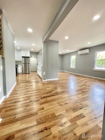 8 Germantown Avenue, Middlesex, NJ 08817