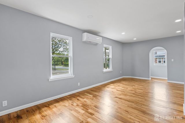 8 Germantown Avenue, Middlesex, NJ 08817