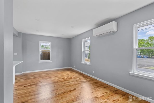 8 Germantown Avenue, Middlesex, NJ 08817