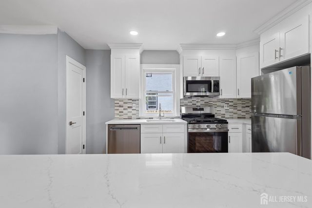 8 Germantown Avenue, Middlesex, NJ 08817
