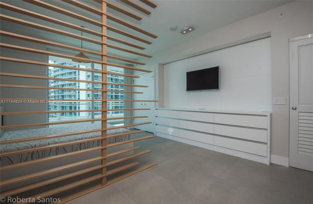 1080 Brickell Ave 3205, Miami, FL 33131