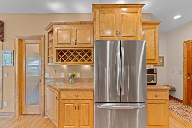 1704 River Lakes ROAD N, Oconomowoc, WI 53066