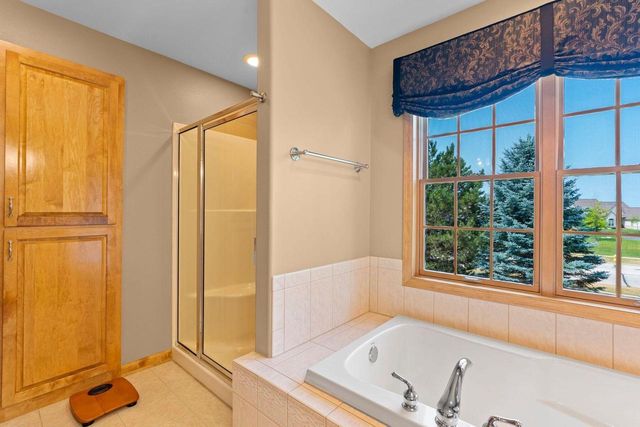 1704 River Lakes ROAD N, Oconomowoc, WI 53066