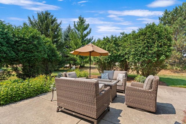 1704 River Lakes ROAD N, Oconomowoc, WI 53066