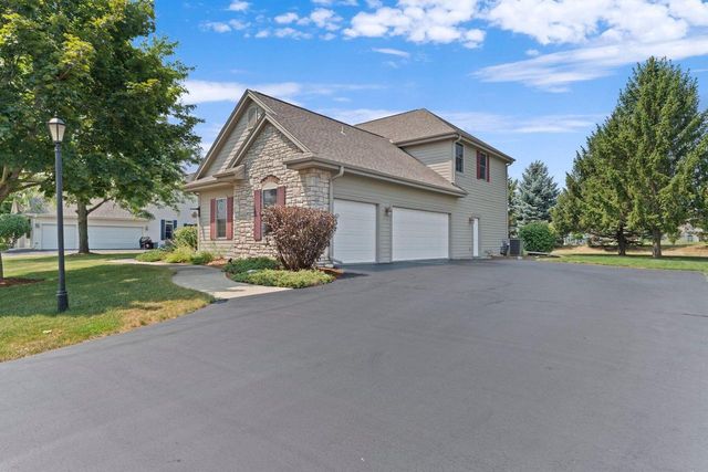 1704 River Lakes ROAD N, Oconomowoc, WI 53066